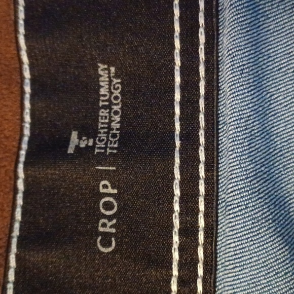 LANE BRYANT CROPPED JEANS, SIZE 18, TIGHTER TUMMY TECHNOLOGY. - Picture 10 of 11